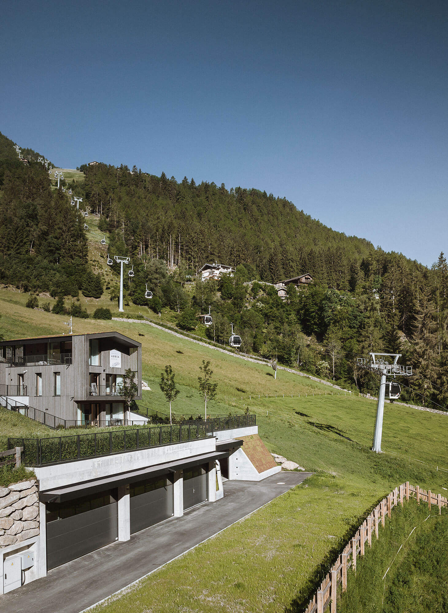 AhriaNova Apartment im Sommer mitten in den Bergen direkt an der Bergbahn - AHRIA Apartments
