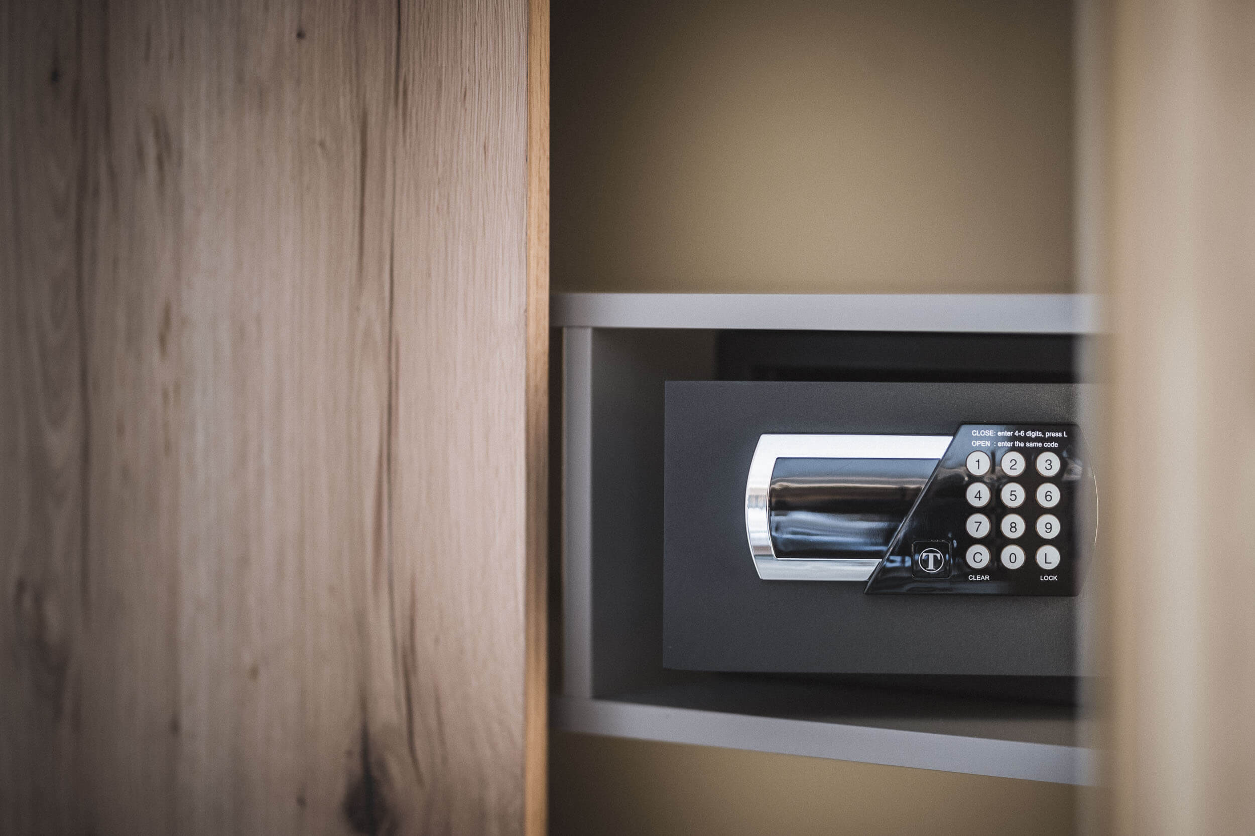 Hotel Safe im AhriaPura Apartment - AHRIA Apartments