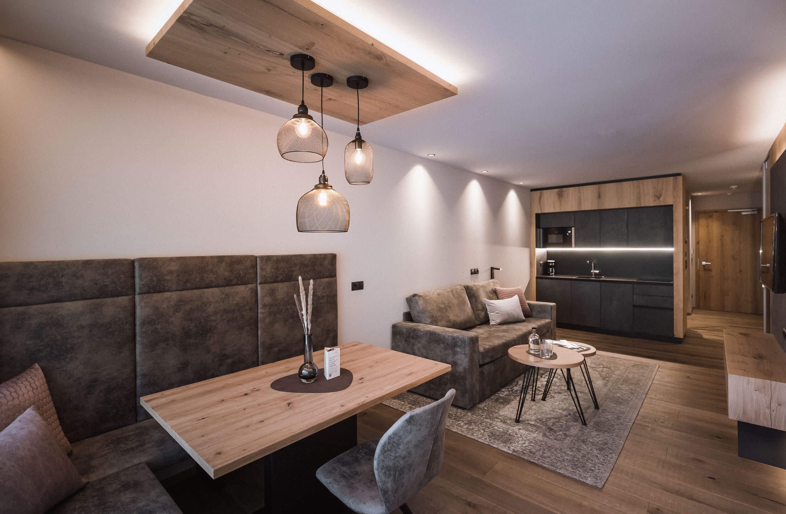 Wohn- und Essbereich im AhriaPura Apartment - AHRIA Apartments