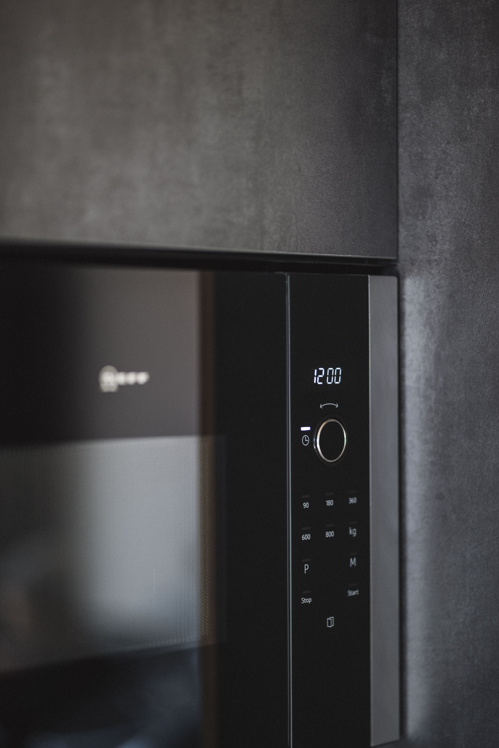 Mikrowelle im AhriaPura Apartment - AHRIA Apartments