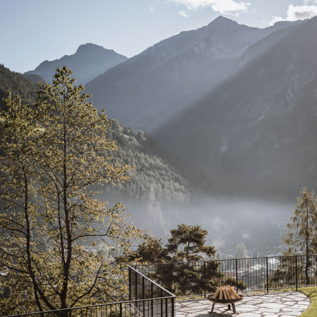 Garten mit Feuerstelle vom Apartment AhriaPura - AHRIA Apartments