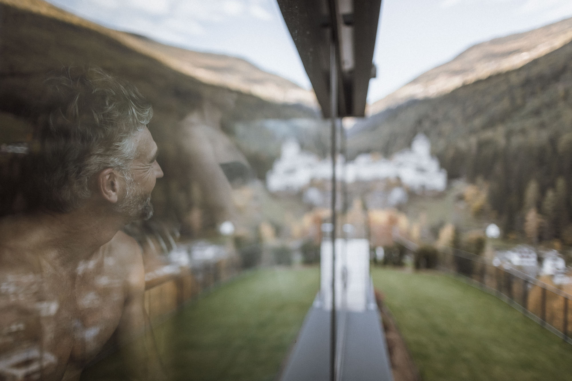 Saunieren im Apartment AhriaPura mit Blick auf das Schloss Taufers - AHRIA Apartments