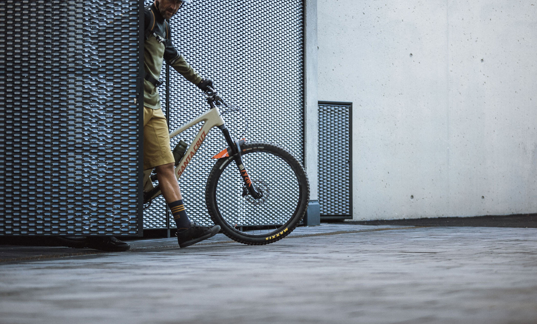 Bike room and & E‑charging station